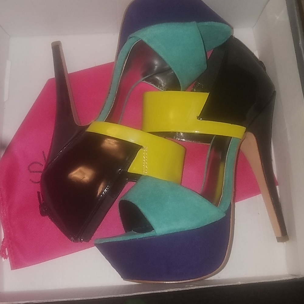 🤑 AAMINA COLORBLOCK HEELS